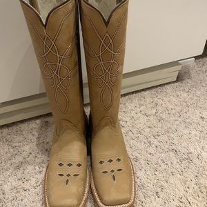 Like New Ariat Boots. Size 7 1/2 originally $229